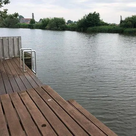 Tami Direkt Am Wasser Mit Eigenem Bootsanlegesteiger Wervershoof
