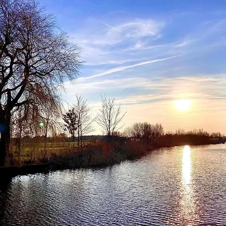 Tami Direkt Am Wasser Mit Eigenem Bootsanlegesteiger * Wervershoof